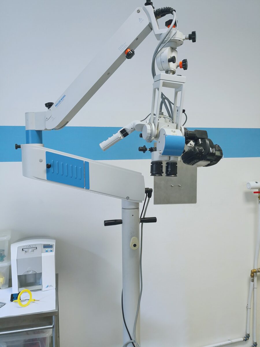 Microscopio operatorio